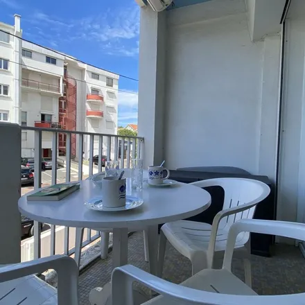 Rent this 3 bed apartment on 19 Boulevard du 5-Janvier-1945 in 17200 Royan, France