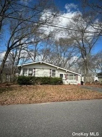 Image 3 - 33 Wood Avenue, Brookhaven, Mastic, NY 11950, USA - House for sale
