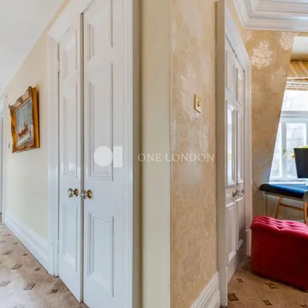 Rent this 4 bed apartment on Queen's Gate Terrace in London, SW7 5JE
