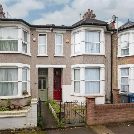 Rent this 2 bed apartment on Glebe Road in London, N3 2AL