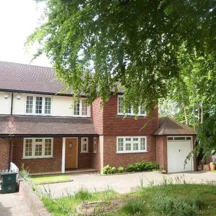 Rent this 4 bed house on Purley Downs Road in London, CR2 0RR