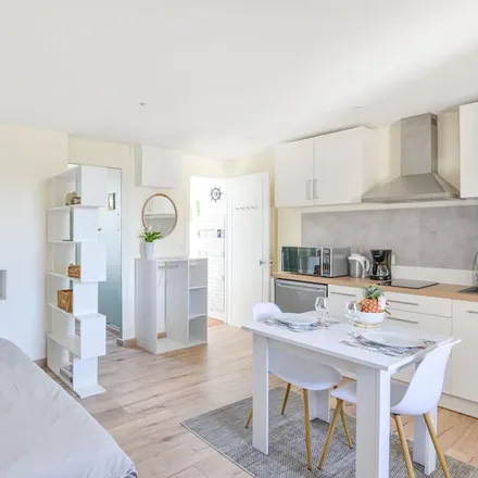 Rent this studio apartment on 14990 Bernières-sur-Mer