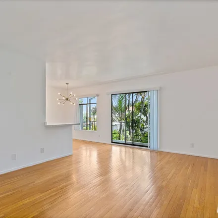 Image 6 - 11945 Rochester Avenue, Los Angeles, CA 90025, USA - Townhouse for sale