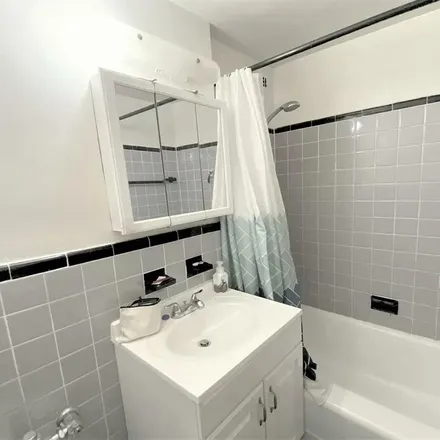 Rent this 1 bed apartment on 225 East 46th Street in New York, NY 10017