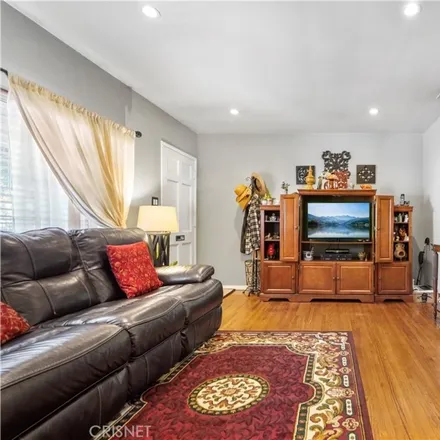 Image 2 - 9857 Sharp Avenue, Los Angeles, CA 91331, USA - House for sale