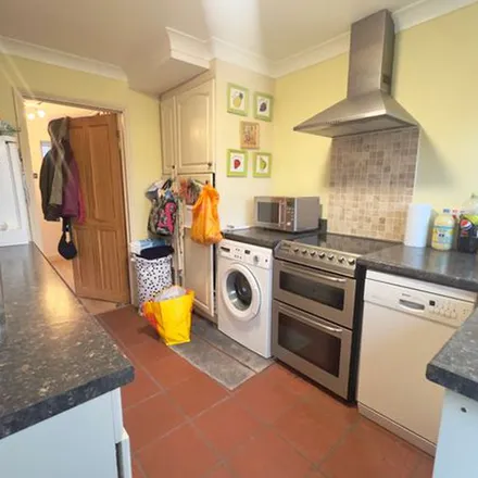Rent this 3 bed townhouse on Great Hivings in Chesham, HP5 2LP