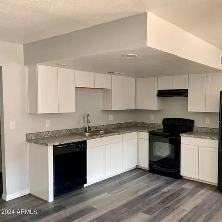 Image 2 - 2027 East Sweetwater Avenue, Phoenix, AZ 85022, USA - Apartment for rent