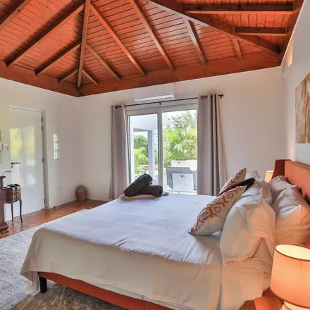 Rent this 6 bed house on Sint Maarten