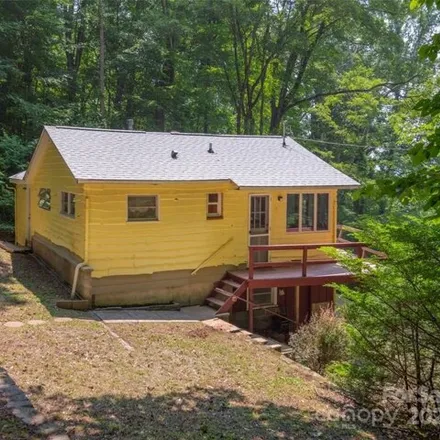 Buy this 2 bed house on 282 Vireo Ln in Waynesville, North Carolina
