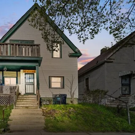 Buy this studio house on 2917 in 2917A North 19th Street, Milwaukee