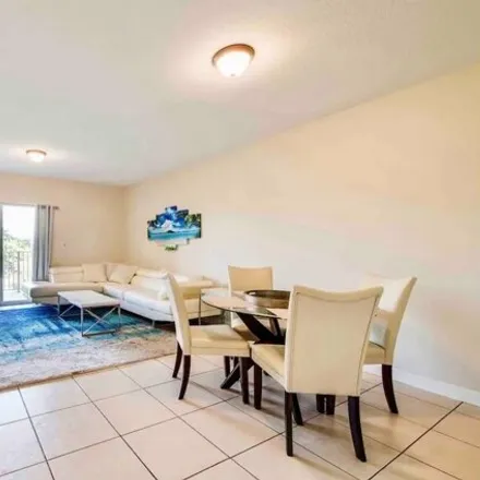 Image 4 - 1300 Northeast 109th Street, Courtly Manor, Miami-Dade County, FL 33161, USA - Condo for rent