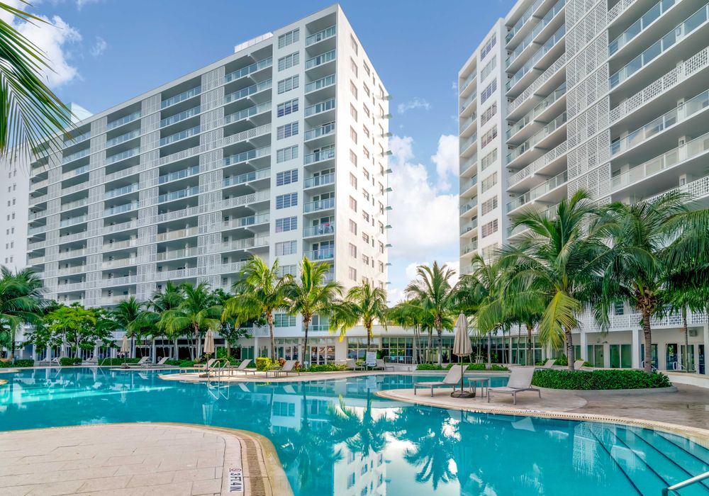 Apartment at Southgate Towers South, 900 West Avenue, Miami Beach, FL