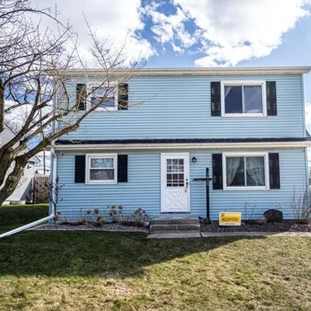 Buy this studio house on 3419 in 3419A East Bottsford Avenue, Cudahy
