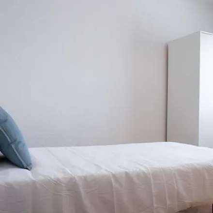 Rent this 3 bed apartment on Colegio de Educación Infantil y Primaria Carlos Sainz de los Terreros in Calle de Cártama, 1