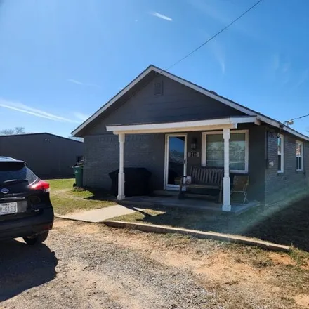 Buy this 2 bed house on 3296 Main Street in Vernon, TX 76384