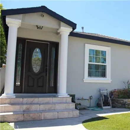 Image 2 - 15572 West Saticoy Street, Los Angeles, CA 91406, USA - House for sale