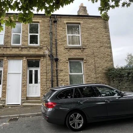 Rent this 6 bed duplex on Richardson Square in Upper George Street, Huddersfield