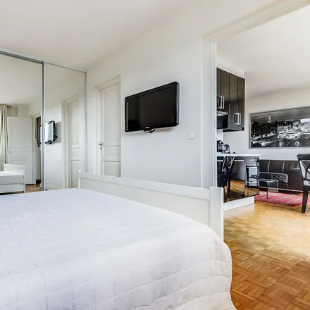 Rent this 3 bed apartment on 100 Rue de la Croix Nivert in 75015 Paris, France