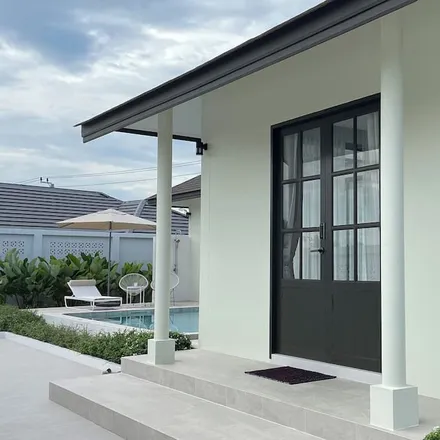 Rent this studio house on 172\/179 Lieb Tang Rodfai Rd