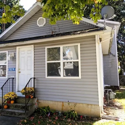 Buy this 2 bed house on 529 Cherry Street in Galion, OH 44833