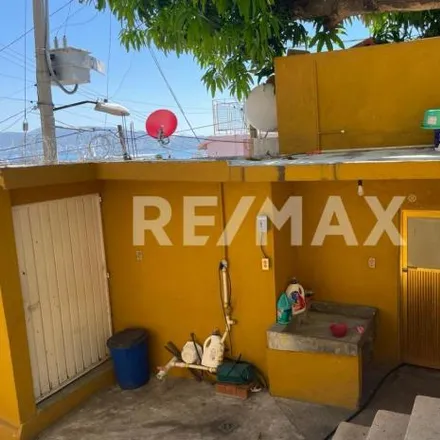 Buy this 1studio house on Colegio Mac Gregor Nivel Secundaria in Avenida Ejido, U.H. Taxco