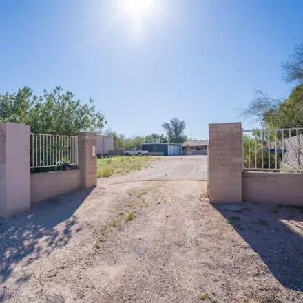 Buy this 7 bed house on 259 West Dahil Road in Tucson, AZ 85705