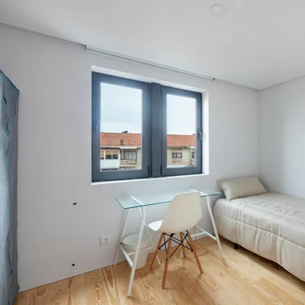 Rent this 9 bed room on Travessa Ribeiro de Sousa in 4200-511 Porto, Portugal