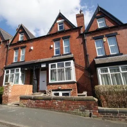 Rent this 8 bed townhouse on Richmond Mount in Leeds, LS6 1DF
