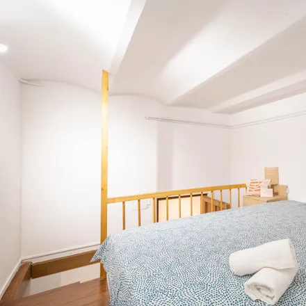 Rent this 4 bed room on Passatge de Font in 4, 08013 Barcelona
