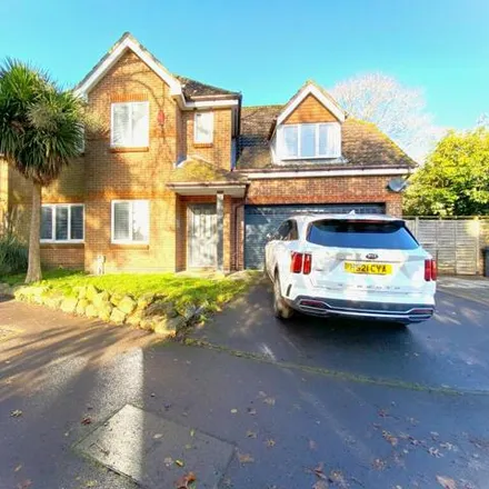 Buy this 4 bed house on Kingscroft Lane in Havant, PO9 3JF