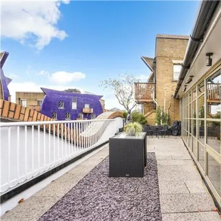 Buy this 3 bed apartment on The Circle in Queen Elizabeth Street, London