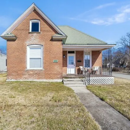 Buy this 2 bed house on 1027 North Franklin Avenue in Springfield, MO 65802