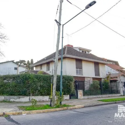 Buy this 3 bed house on Entre Ríos 202 in Partido de San Isidro, Martínez