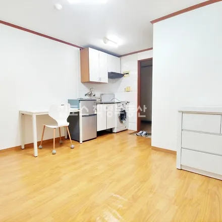 Rent this studio apartment on 서울특별시 관악구 봉천동 877-12