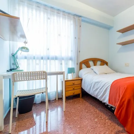 Rent this 5 bed room on Carrer del Doctor Manuel Candela in 56, 46021 Valencia
