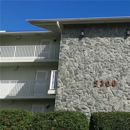 Rent this 1 bed condo on Golf Vilas in Fort Pierce, FL