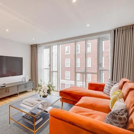 Rent this 3 bed apartment on 235-237 Baker Street in London, NW1 6XE