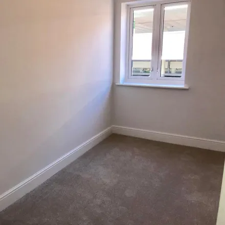 Image 3 - Station Road, Easthampstead, RG12 1LP, United Kingdom - Apartment for rent
