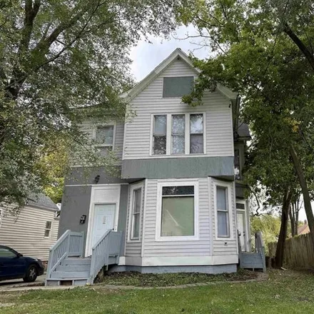 Buy this studio house on 2326 North Sheridan Road in Peoria, IL 61604