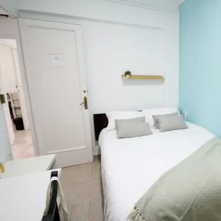 Rent this 3 bed room on Carrer del Cinca in 6, 08030 Barcelona