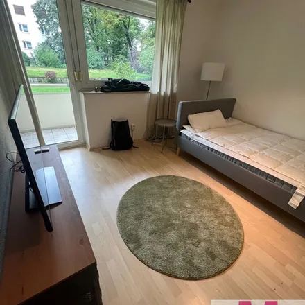Rent this 1 bed apartment on Parkplatz vor dem kleinen Saal in Schultheißallee, 90478 Nuremberg