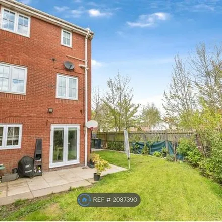 Image 5 - Spring Place Gardens, Mirfield, WF14 0QU, United Kingdom - Townhouse for rent