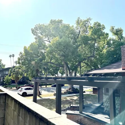 Rent this 2 bed townhouse on 96 North Meridith Avenue in Pasadena, CA 91106
