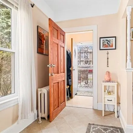 Image 5 - 1947 Fowler Avenue, New York, NY 10462, USA - House for sale