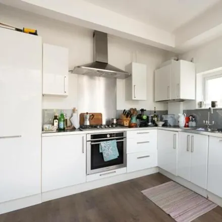 Image 8 - Radcliffe Avenue, Willesden Green, London, NW10 5XS, United Kingdom - Apartment for sale