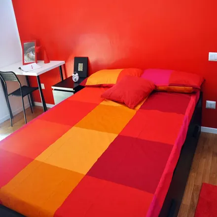 Rent this 5 bed room on Deutsche Bank in Via Giovanni Pierluigi da Palestrina, 20131 Milan MI
