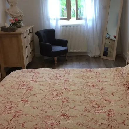 Rent this 1 bed house on Cimetière de Montagne in 33570 Montagne, France