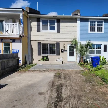 Rent this 4 bed townhouse on 26 Cedar Street in Charleston, SC 29403