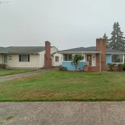Buy this 3 bed house on 2787 Maryland Street in Longview, WA 98632
