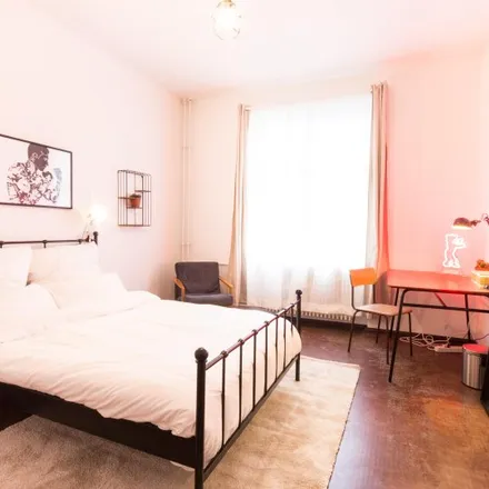 Rent this 3 bed room on Jäger & Lustig in Grünberger Straße 1, 10243 Berlin